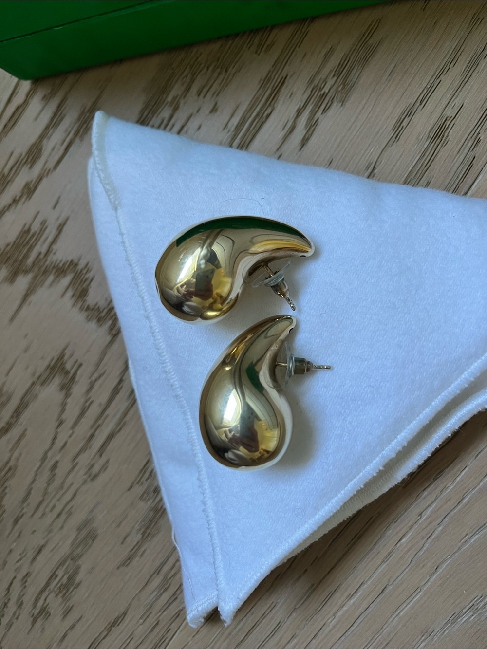 Bottega Veneta Small Drop Gold Earrings - Picture 4 of 10
